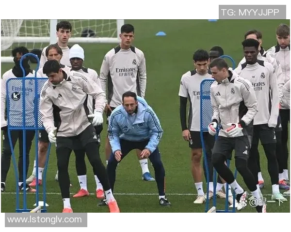 友谊赛平局AC米兰与利物浦激战正酣裁判争议引发热议